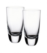 Worthy of the finest American whiskey, these highball glasses from the Villeroy & Boch drinkware and barware collection are exquisitely crafted in luxe crystal for classic bourbon cocktails. Weighted shams look and feel exceptional while maintaining the temperature of your drink.