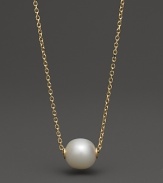 Cultured freshwater pearl necklace in yellow gold.