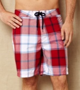 This classic plaid patterned swim trunk from Nautica is updated with a modern length to have you riding a style wave this summer.