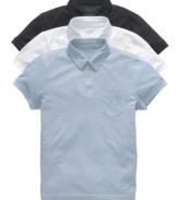 A cool, clean classic. Master minimalism with this polo shirt from Calvin Klein.