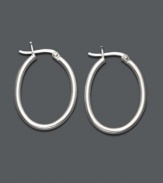 Perfectly polished. Pull your look together with these simple, oval hoops by Giani Bernini. Crafted in sterling silver. Approximate diameter: 1 inch.