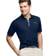 Dry out. Stay comfortable when you're out on the links or just kicking back with this polo shirt from Columbia.