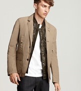 Built-in layering makes the Burberry Beechcroft jacket a cool-weather essential that's perfect for transitioning between seasons. Wear the vest by itself for warmer days, or with the jacket when you need extra warmth.