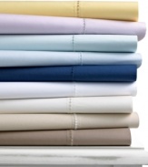 A good night's sleep starts with the pure cotton softness of this Martha Stewart Collection extra deep fitted sheet, featuring a smooth 400 thread count.