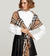 A classic Burberry look a modern twist: wrap yourself in the large proportions of this soft, crinkle-fabric check scarf and transform your look in an instant.