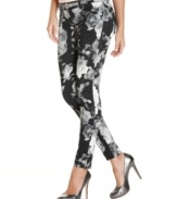 An eye-pleasing floral print and slimming skinny silhouette make these petite jeans from Seven7 a real crowd pleaser!