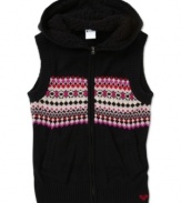 An attached hood on this Roxy vest, with cuddly Sherpa lining, makes this a sweet, cozy style.