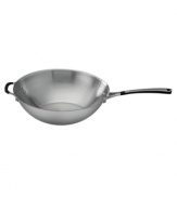 A simply stirring piece of culinary equipment. This stir fry from Simply Calphalon Stainless is a great-looking, hard-working addition to your kitchen, crafted with a bottom core of heavy-gauge, highly conductive aluminum that helps food cook evenly every time. 10-year warranty.