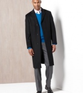 Tailored in an black wool-blend that stands up to the coldest weather-and strictest dress codes-the Prospect from IZOD is a topcoat designed to give you year after year of great service.