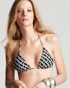 Work DIANE von FURSTENBERG's signature graphics poolside. With a flattering triangle cut and bold pattern, this bikini top brings a sense of style to sun bathing.