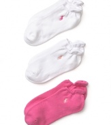 A 3-pack of basic low-cut socks with heel tab for a protective fit.