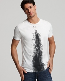 Soft cotton tee from MARC BY MARC JACOBS adorned with an abstracted lava print at the front.