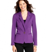 Pull together your outfit with this statement-making, single-button petite blazer from NY Collection.