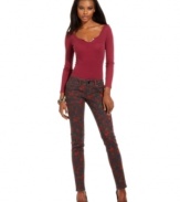 Land one the season's hottest trends with Seven7 Jeans' petite skinnies, flaunting a floral-print!