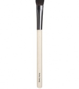 A gently tapered brush designed for quick and flawless application all over the lid. Made of synthetic hair. Made in USA.