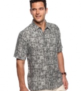 Add some modern appeal to your closet with the contemporary-meets-casual look of this short-sleeved Tasso Elba shirt.