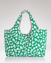 Let DIANE von FURSTEBBERG's roomy beach bag take your look to the beach. Make waves -- this neoprene tote loves sun, sand and your favorite swimsuit.