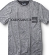 Kick up your casual wardrobe with the signature wave logo on this Quiksilver T shirt.