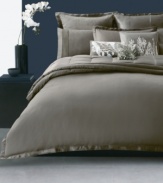 Indulge in elegance. This Donna Karan Modern Classics Truffle sheet boasts 400-thread count cotton sateen fabric for endless comfort.