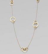 A long elegant chain of 18k yellow gold is connected by brushed gold rings.18k yellow gold Length, about 36 Lobster clasp Made in Italy