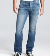 From 7 For All Mankind comes the essential Standard jeans--in a new wash that's the perfect balance of casual meet cool.