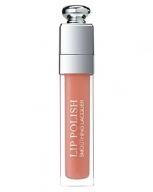 An innovation inspired by backstage makeup artists, who massage the lips with a wax to smooth and even them out before applying a gloss or lipstick.Its revolutionary and exclusive smoothing roll-on applicator, which takes just the right amount of formula and then rolls it over the lips, provides a delicate massage that boosts the properties of the formula. The sensation is delicious and the finish is even and lacquered. Instantly glistening and radiant, the lips transform with each application. They become suppler, firmer, more comfortable and perfectly smoothed thanks to the stretch formula containing specific oils and amino acids.