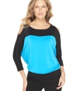 Cable & Gauge take a colorblocked tunic to the next level with sexy shoulder cutouts!