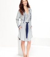 Stay cozy this season in this french terry robe by Tommy Hilfiger. It features contrasting trim along the sleeve edges and on the drawstring closures with pockets on both sides.