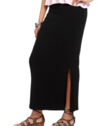 Maximize your style this summer in this ultra-versatile maxi skirt from DKNY Jeans. Go for drama when you pair it with chunky accessories and boots, or keep it boho-chic with a tee and sandals!