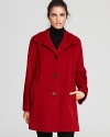 This classic Ellen Tracy coat flaunts a clean silhouette and single-breasted front for a timeless, everyday look.