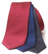 A classic silk tie adorned in an allover link print.