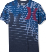 Play up your casual style with this vibrant graphic t-shirt from Hurley.