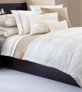 A soothing escape! This Hugo Boss Galleria sheet provides endless comfort with luxurious 350-thread count cotton sateen fabric.