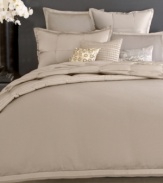 Crafted of sumptuous 400-thread count cotton sateen, the Platinum Ash flat sheet features tuxedo pleats along the hem for a touch of style.