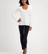 Breezy cotton cut in a flattering V-neck silhouette, an instant everyday essential.V neckline Long sleeves Pullover style Cotton Machine wash Made in USA