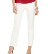 These slim pants from Jones New York are the perfect match with tees and blouses. Pair them with nude pumps for an ultra-flattering silhouette.