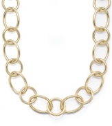 A single layer adds a hint of shine. Giani Bernini's link necklace is crafted in 24k gold over sterling silver. Approximate length: 18 inches.