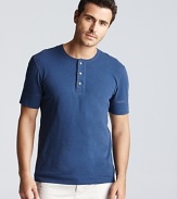 A great layering piece and a stylish alternative to the tee, the short sleeve henley is finished with a three button placket.