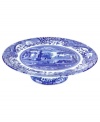 With a quaint country scene and the Imari Oriental border of Spode's Blue Italian dinnerware, this porcelain cake stand lends distinct old-world charm to traditional tables.