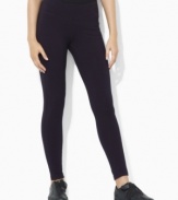 Lauren Ralph Lauren's essential legging is crafted in comfortable stretch cotton for a sleek, body-conscious silhouette and maximum ease of movement.