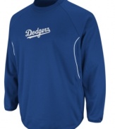 Make the double-play! You can cheer on your team and still stay comfy in this Los Angeles Dodgers MLB fleece with Therma Base technology from Majestic.