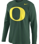 Keep the momentum moving forward with a show of support for your favorite team in this Oregon Ducks NCAA thermal shirt.