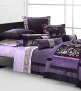 Featuring a soft blend of cotton and silk, this deep purple bedskirt from Natori finishes your Imperial Palace bed with regal distinction.