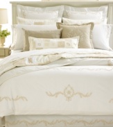 Relax in ultimate comfort with this Trousseau Crest comforter from Martha Stewart Collection, featuring tan accents on a clean background in luxurious 300-thread count Egyptian cotton.