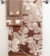 Whatever the season, Falling Leaves bath towels style your bath with nature-inspired sophistication. This cotton jacquard washcloth features an oak leaf trim.