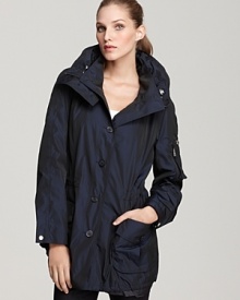 Zip on the optional hood of this BASLER jacket when the weather turns wet, and enjoy a stylishly dry day in the rain.