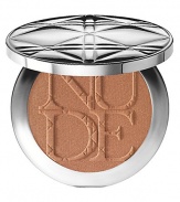 As featured in our Beauty Event in Amber. This new core bronzer is delivered in a sleek, round, silver cannage compact. It is accompanied by a mini kabuki brush that warms up the skin and creates a natural, sunkissed glow. Featuring new mineral prism technology, energizing water, and a light transparent formula to create an energized, glowing complexion. 