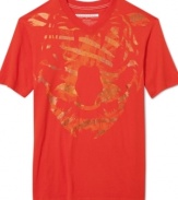 Step out in suave casual style with this appealing graphic t-shirt from Sean John.