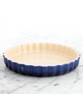 Delicious to the very last crumb. Lovely tarts and tasty quiches -- baked, served and stored in the same dish -- are always appetizing with this enameled stoneware tart dish from Le Creuset. From oven to table to fridge or freezer, it's a spectacular piece that adds a versatile element to your kitchen.