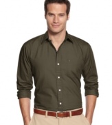 Look sharp in a slimmed down style with the sleek and trim fit of this fitted Izod shirt.